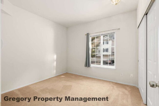 Building Photo - 12120 NE 172nd Pl