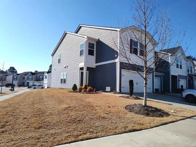 Building Photo - Beautiful 3 bedroom, 2.5 bathroom townhome in Belterra!