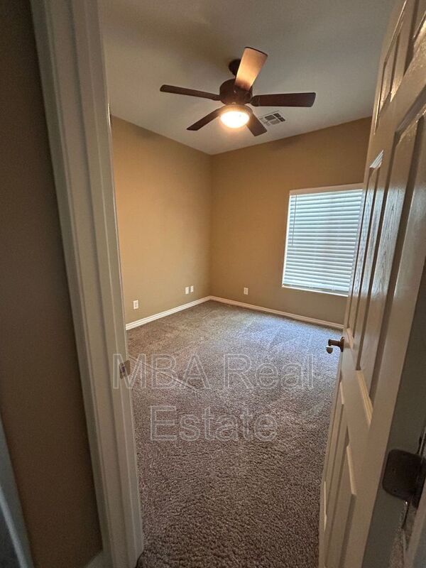 Building Photo - 1407 E Gary Way