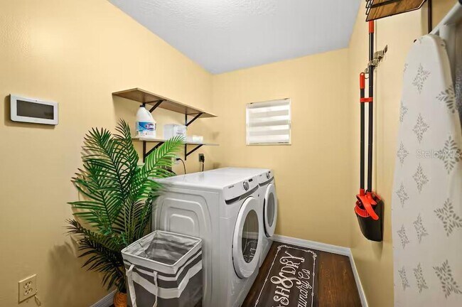 Building Photo - 3 Ryecroft Ln