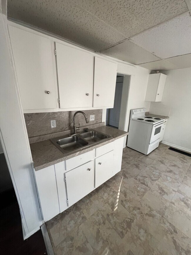 Building Photo - 229 S Eighth St Lansing, MI 48912