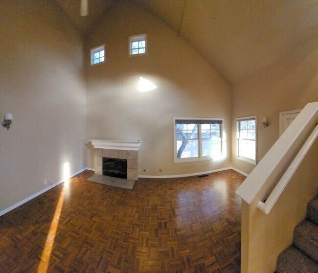 Building Photo - Charming Cottage off of Grand Avenue/Mill ...