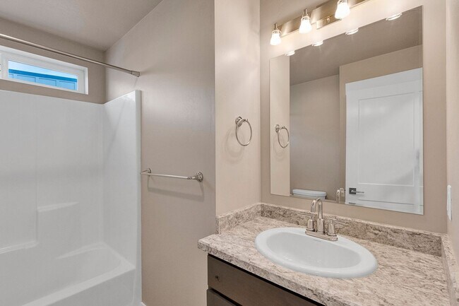 Building Photo - 3 Bed 2.5 Bath Townhome With Garage | $2,6...
