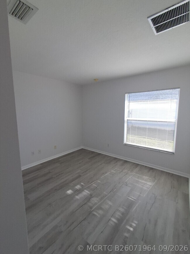 Building Photo - 2697 SW Altamira Ave