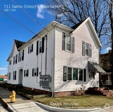 Building Photo - 711 Smith St