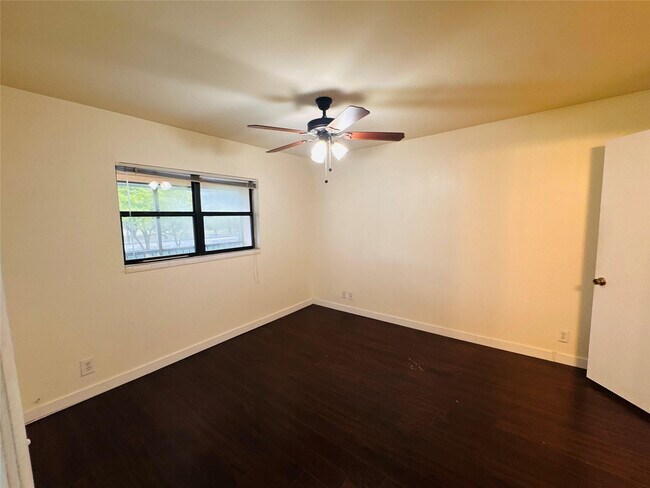 Building Photo - 4090 N Pine Island Rd