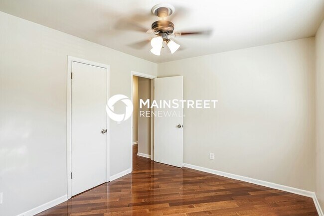 Building Photo - 4 Bedroom Pet-Friendly Home in NASHVILLE, TN with Main Street Renewal