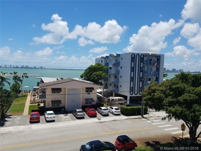 Building Photo - 1801 S Treasure Dr