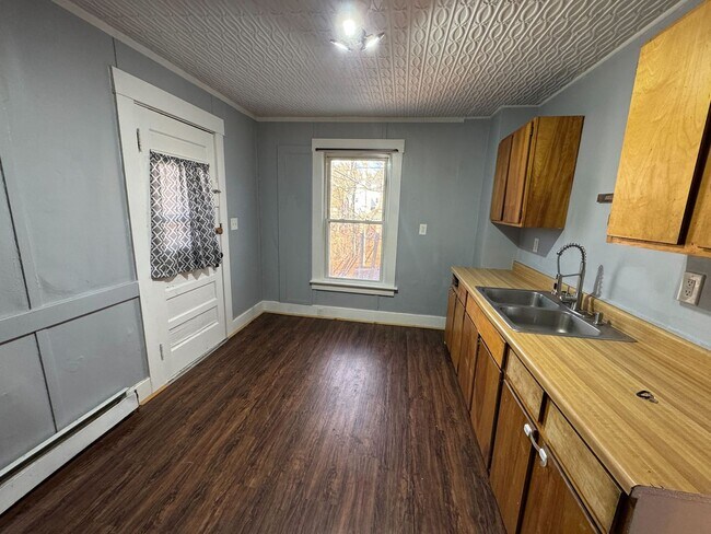 Building Photo - 64 Summer St