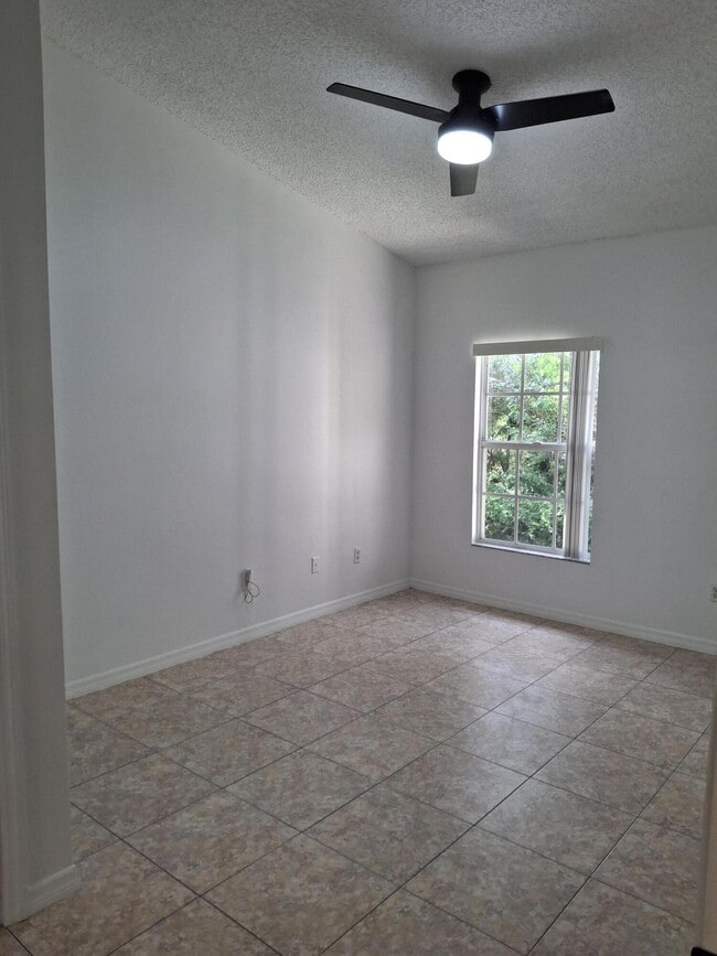 Building Photo - 10324 Fox Trail Rd S