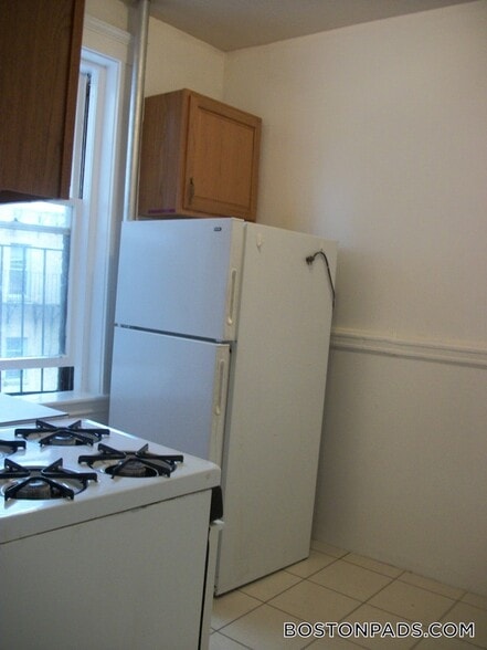 Building Photo - 137 Park Dr