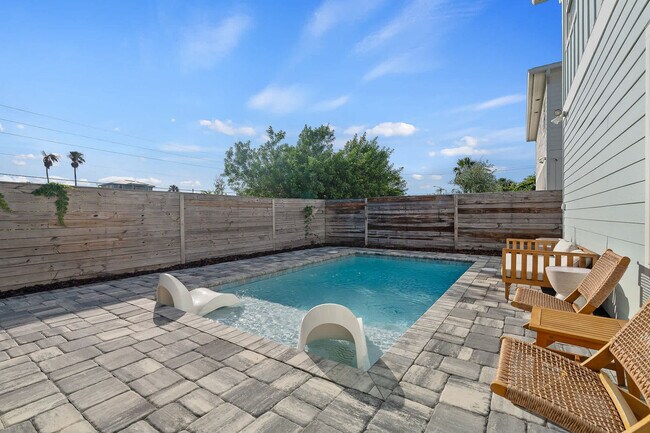 Building Photo - 6824 A1A S