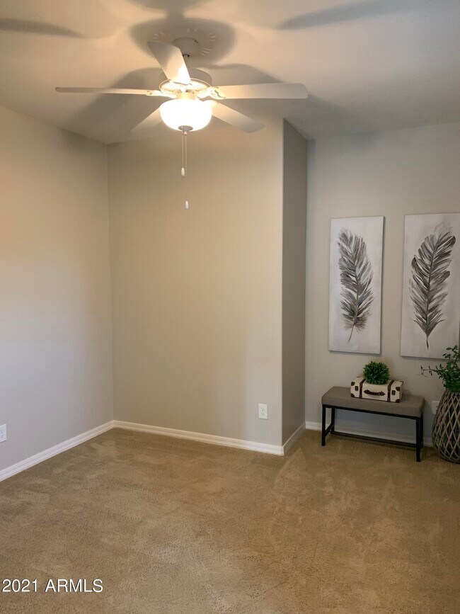 Building Photo - 41599 N Willow Ct