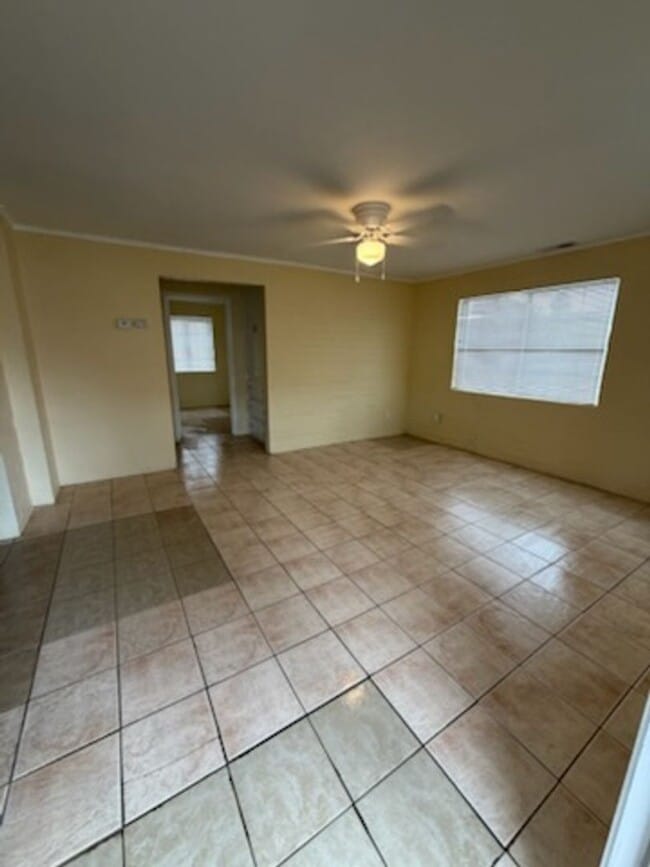 Building Photo - 2 Bedroom, 1 Bath Duplex for Rent In Ceres