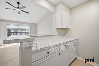 Building Photo - 340 Wells Ct