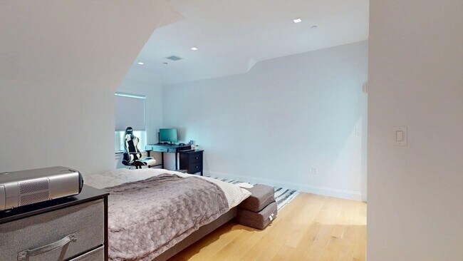 Building Photo - 21 Crowninshield Rd