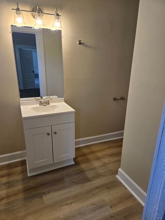 Building Photo - FOR RENT with a Riverview!