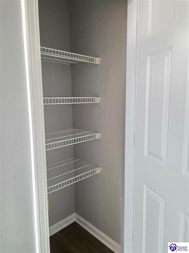 Building Photo - 171 Red Hawk Dr