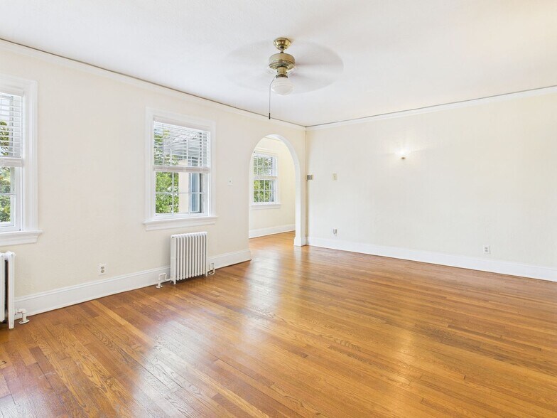 Building Photo - 2802 Dupont Cir