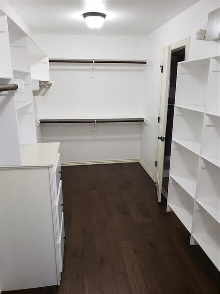 Building Photo - 4001 SW Rhinestone Blvd