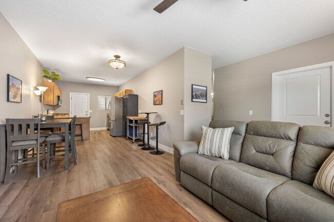 Building Photo - "Cozy 2-Bedroom Retreat in Prime Washington, UT Location – Welcome to La Vanita!"