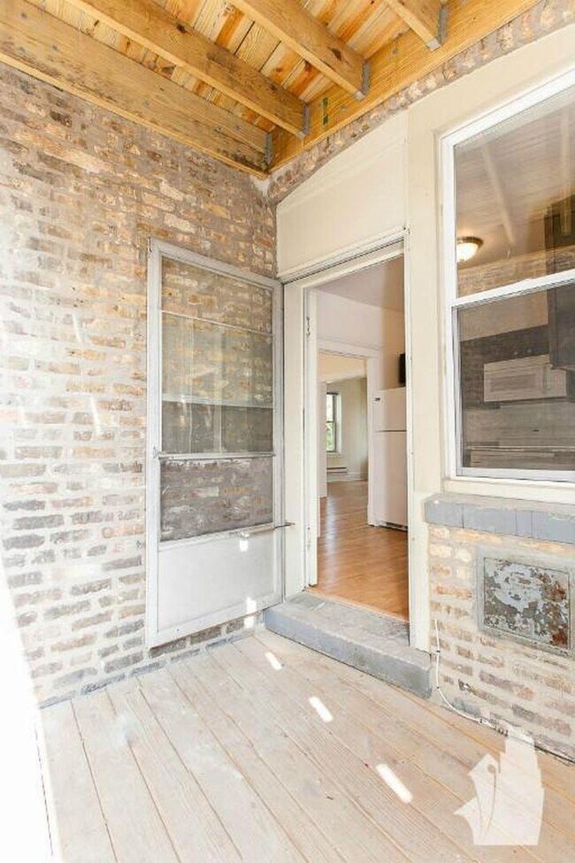 Building Photo - 1 bedroom in Chicago IL 60618