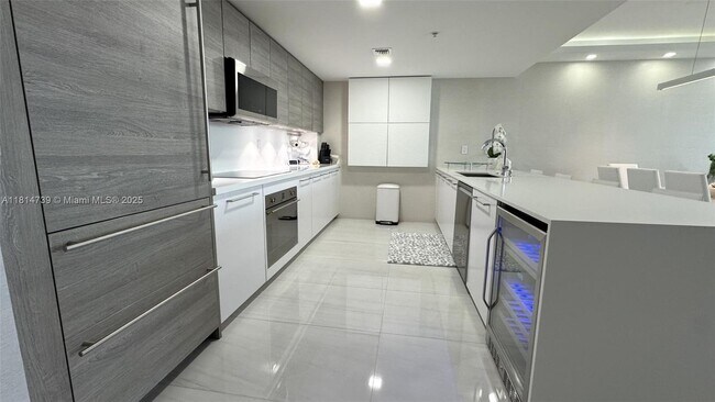 Building Photo - 400 Sunny Isles Blvd