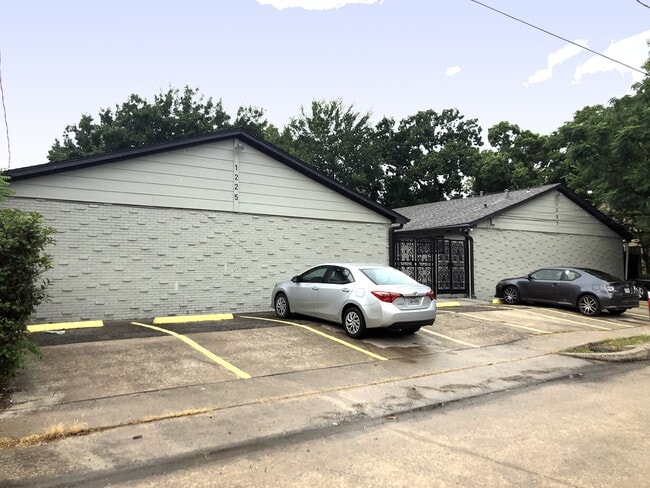 Building Photo - 1307 Willard St