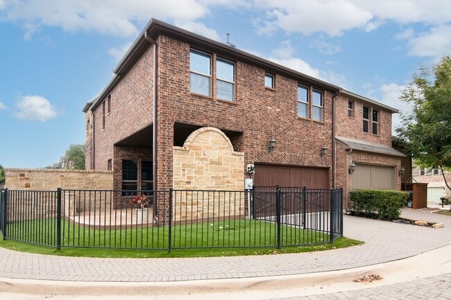 Building Photo - 100 Prewit St