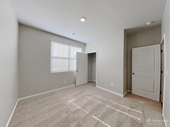 Building Photo - 2082 Sunflower Dr