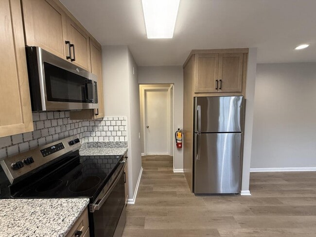 Building Photo - 47 Bridge St