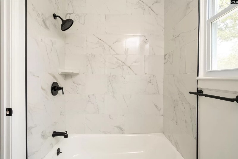 Building Photo - 9 Candlewood Ln