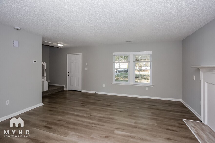 Building Photo - 10325 Cannarti Dr