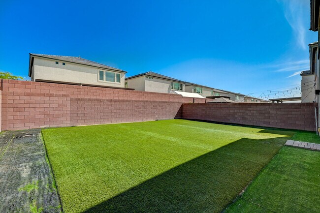 Building Photo - 6626 Tangled Vines Ave