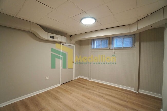 Building Photo - 2048 W 82nd Pl