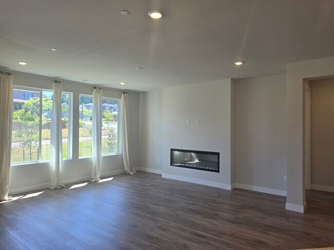Building Photo - 3 Bedroom Plus Den Rambler in Arborwood!