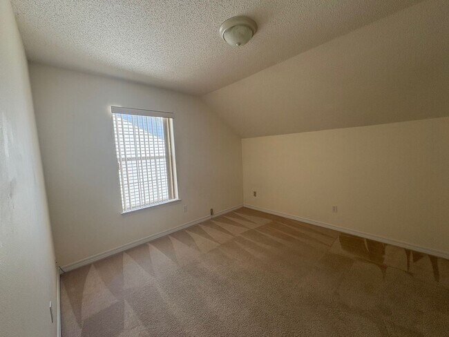 Building Photo - 37 3rd St
