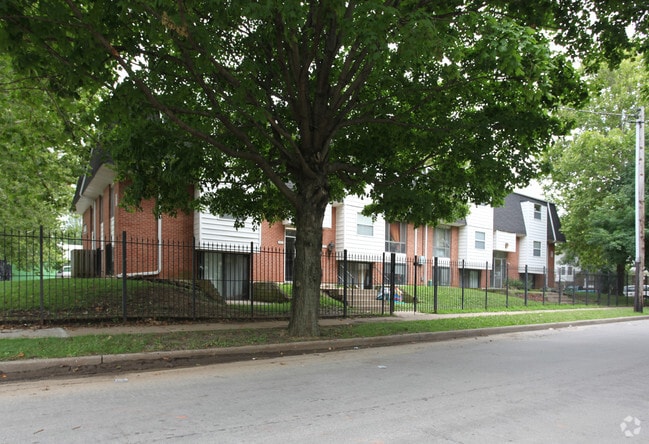 Primary Photo - 301-307 Garfield Ave