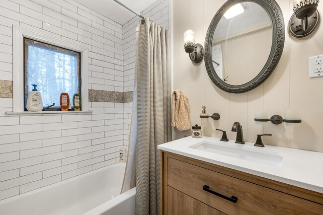 Building Photo - 6 Abbott Ln