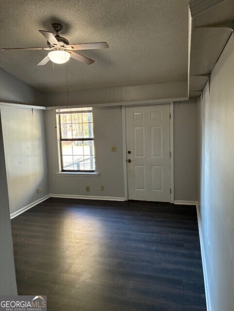 Building Photo - 421 W King Ave