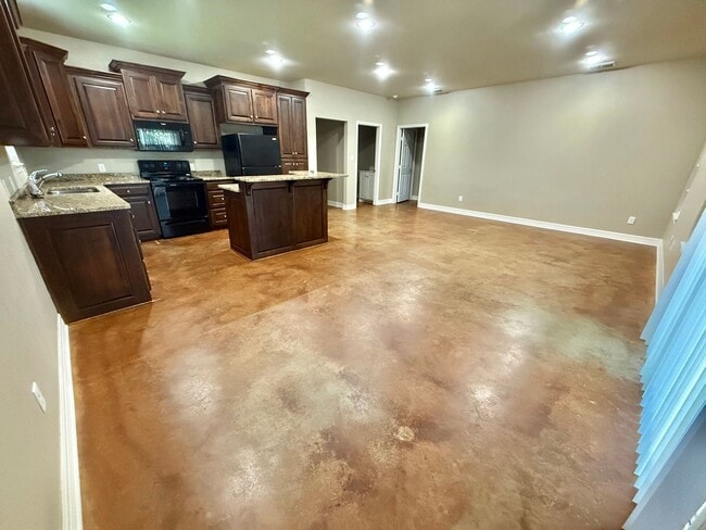 Building Photo - 818 TX-110