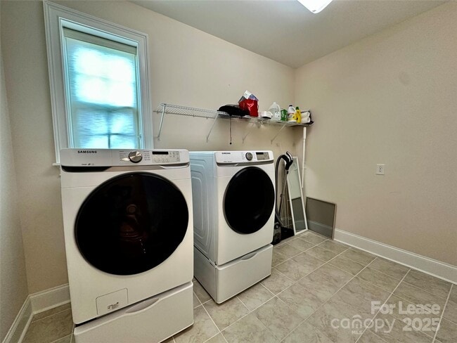 Building Photo - 929 Terramore Ln