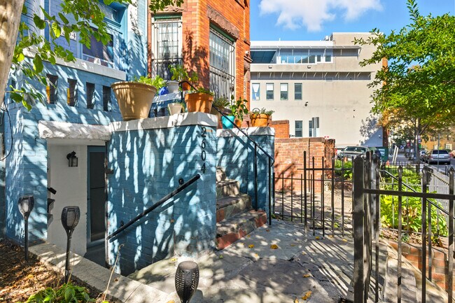 Apt. stairs - 2604 Mozart Pl NW