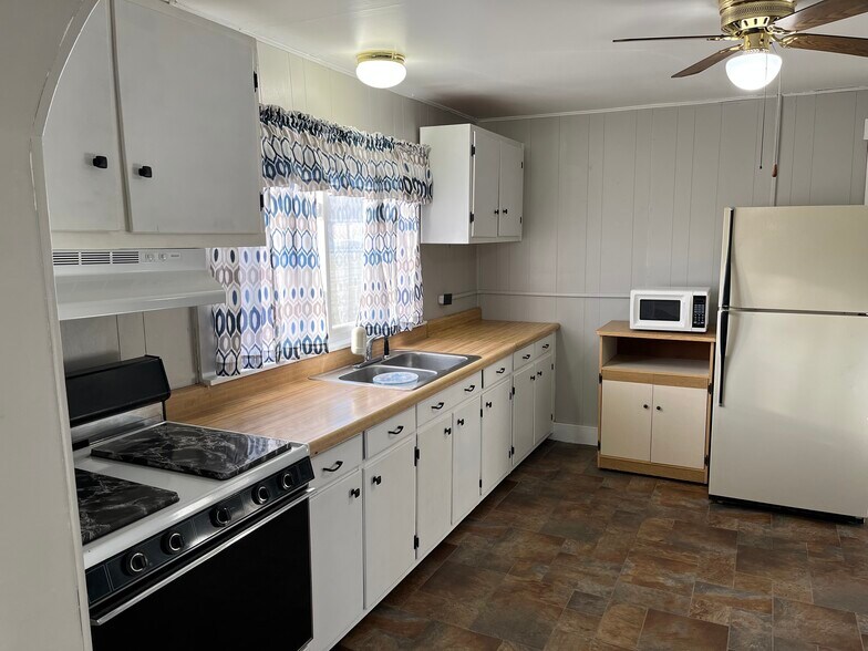 Kitchen - 210 W Washington St