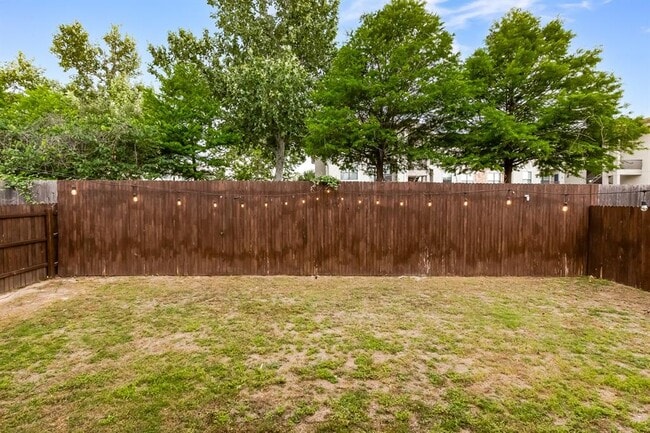 Building Photo - 14202 Alloro Dr