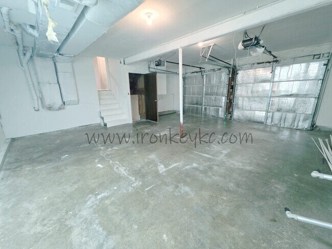 Building Photo - 7007 E 132 St