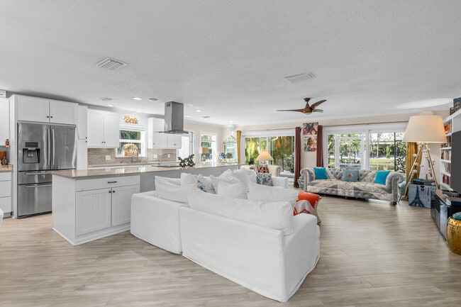 Building Photo - 15161 Collecting Canal Rd