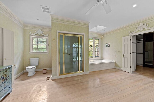 Building Photo - 221 Magnolia Ln