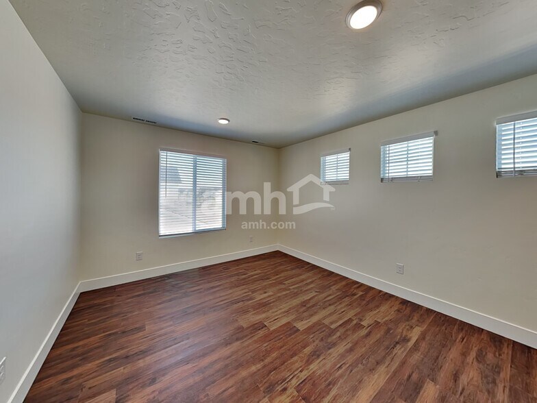 Building Photo - 9357 W Dove Creek St