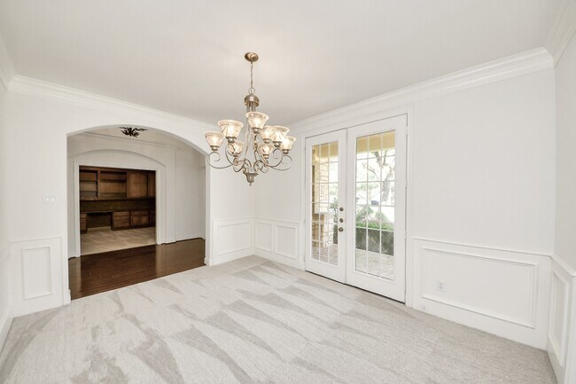 Building Photo - 3811 Parkside Dr